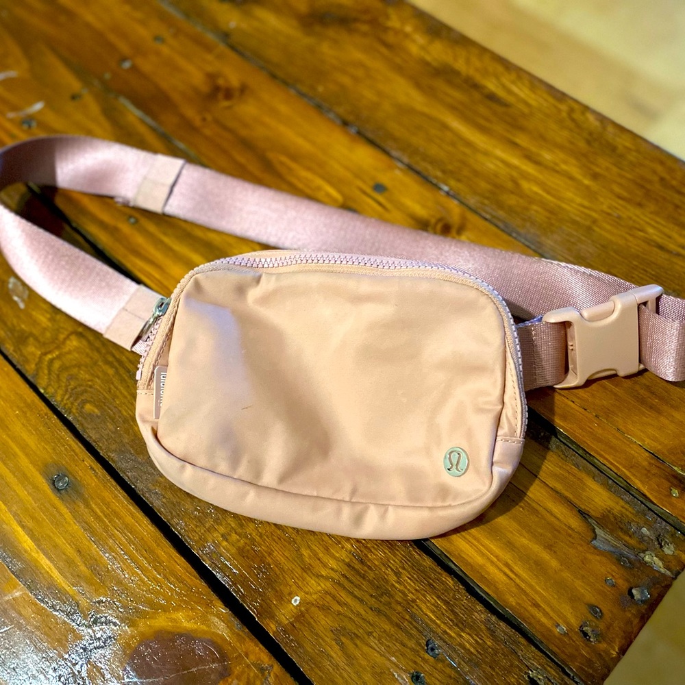 Lululemon everywhere belt bag 1 Litre
